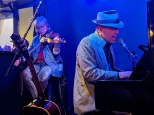 Tom Roznowski & Carolyn Dutton Performing @ the Orbit Room